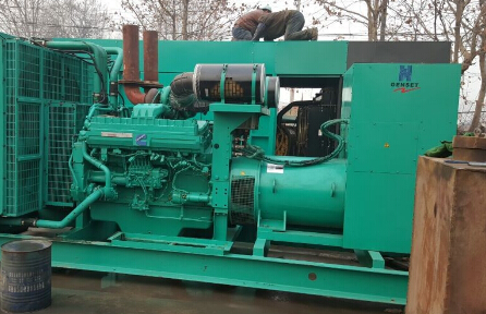 新沂发电机组如何判断水冷式机油散热器内部是否需要清洗？